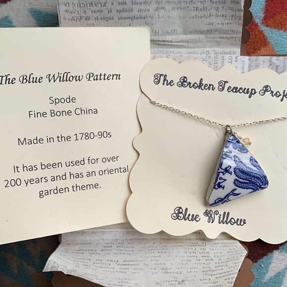 🌈Blue Willow china soldered shard w sterling silver 18” chain. New w wrapping. - Picture 3 of 9